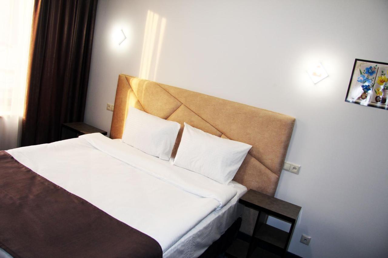 Nice Hotel Jereván Kültér fotó