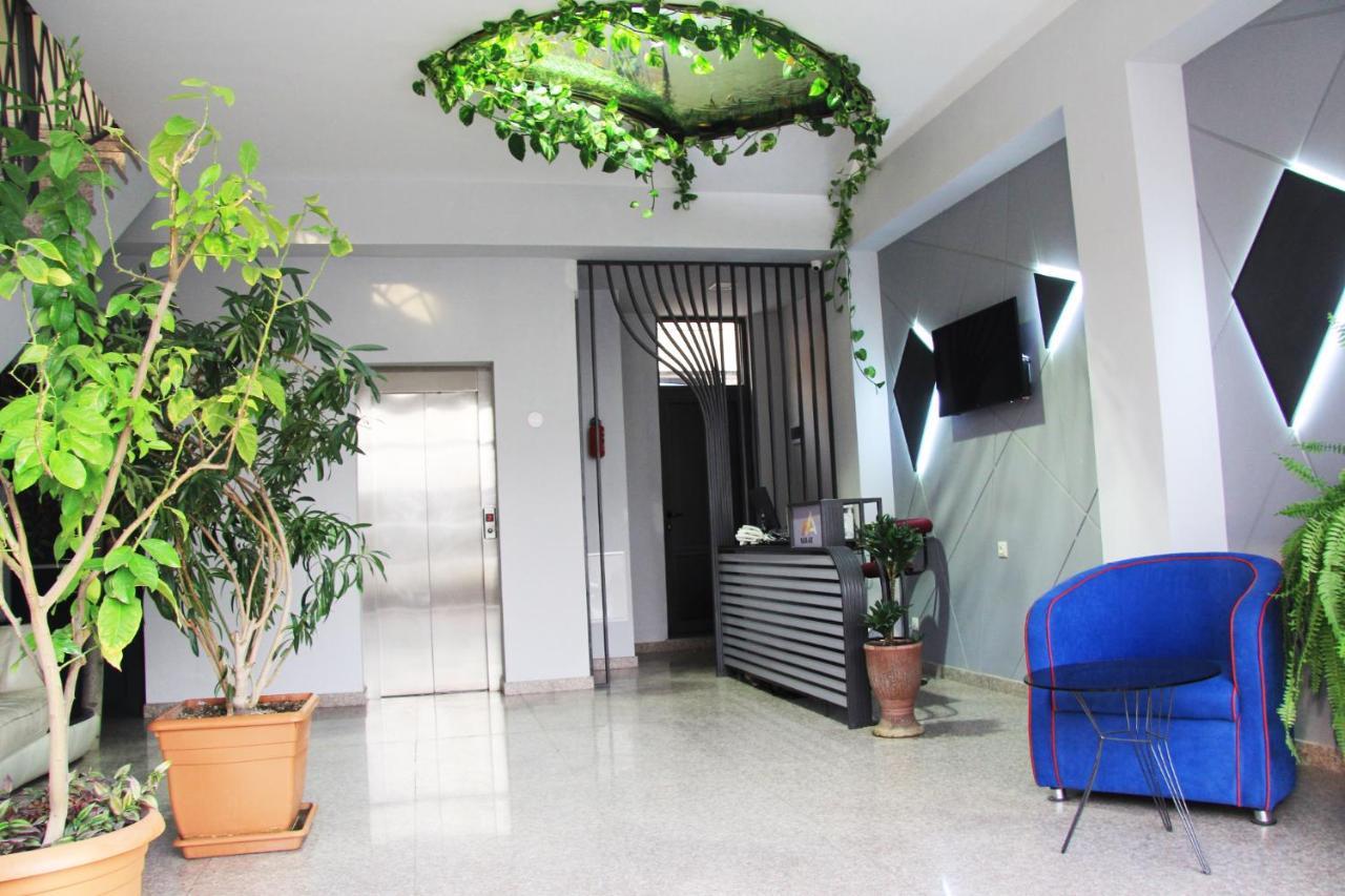 Nice Hotel Jereván Kültér fotó