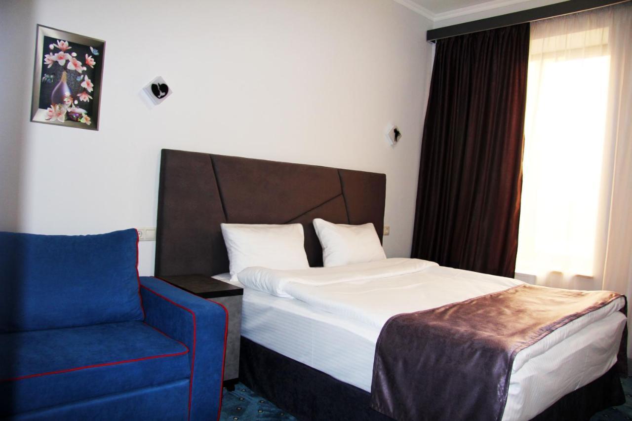 Nice Hotel Jereván Kültér fotó